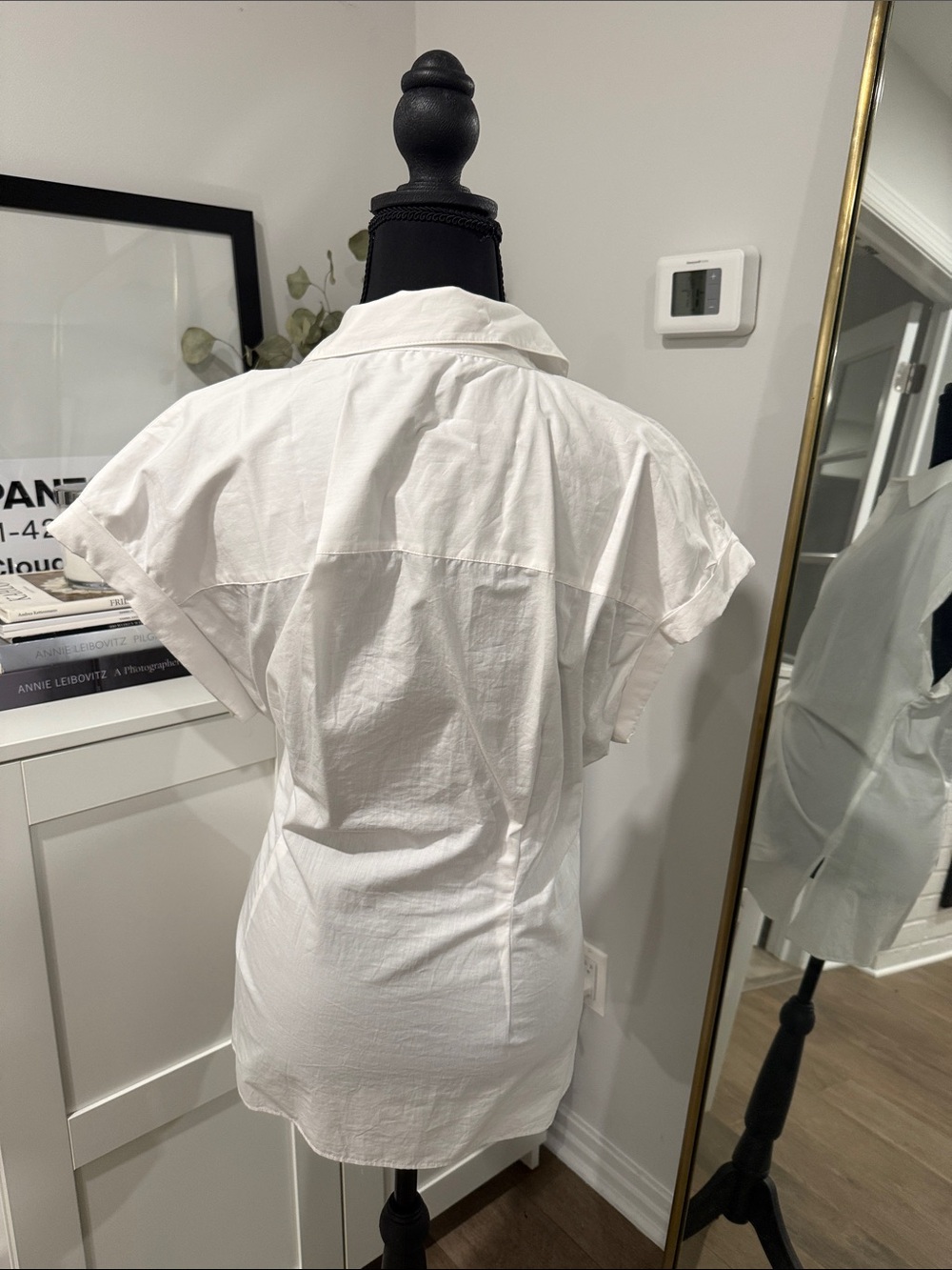 Zara White Short-Sleeve Button-Down with Front Tie - Picture 4 of 11
